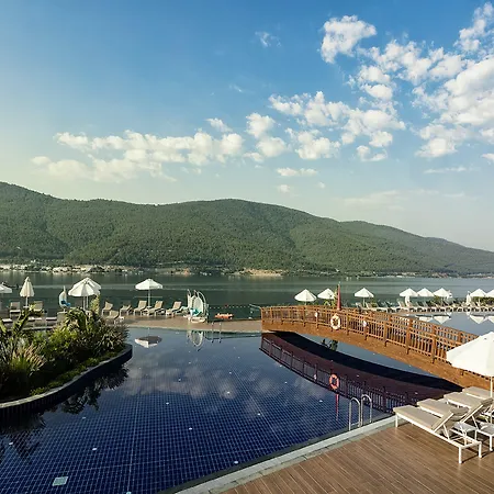 리조트 타이타닉 디럭스 보드룸 5*