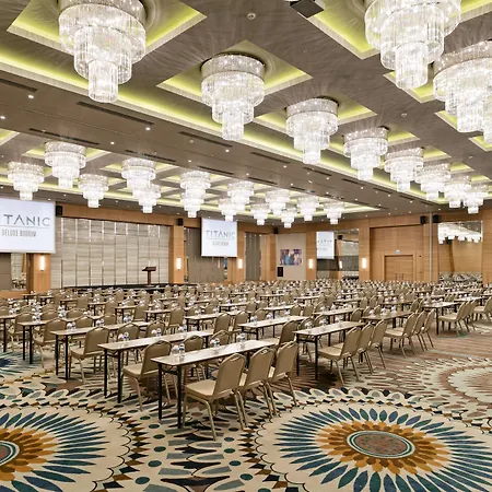 Titanic Luxury Collection Bodrum Гюверджинлик