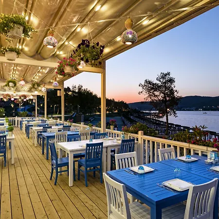 Titanic Luxury Collection Bodrum 5* Гюверджинлик
